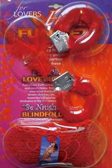 Набор для эротических игр: меховые наручники, трусики с сердечками и перья (фото 1)