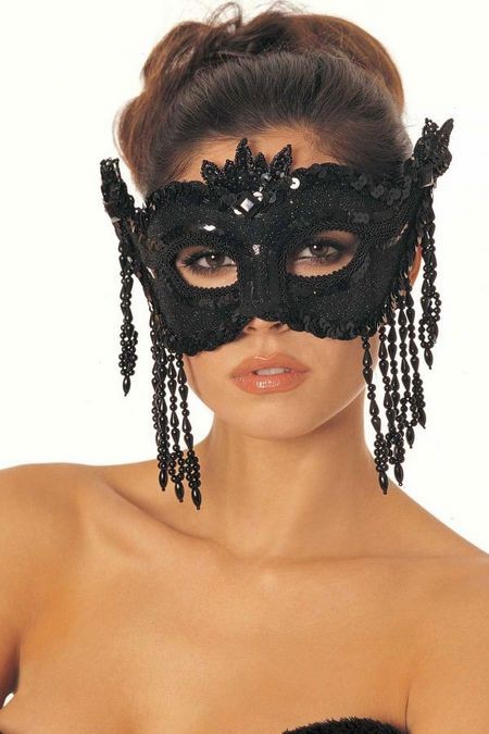 Роскошная черная карнавальная маска (фото 1)