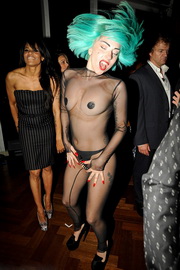 Леди Гага часто использует пэстис или стикини